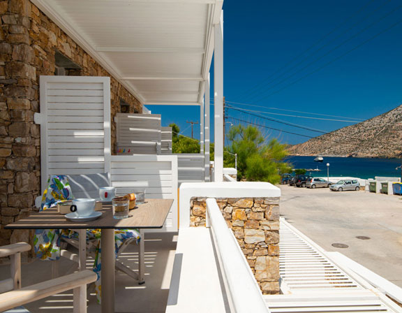 Sunlight superior hospitality στη Σίφνο - Βεράντες με θέα στη θάλασσα
