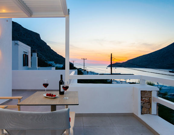 Sunlight superior hospitality στη Σίφνο - Θέα στο ηλιοβασίλεμα