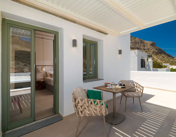 Sunlight superior hospitality στη Σίφνο - Βεράντα με καθιστικό